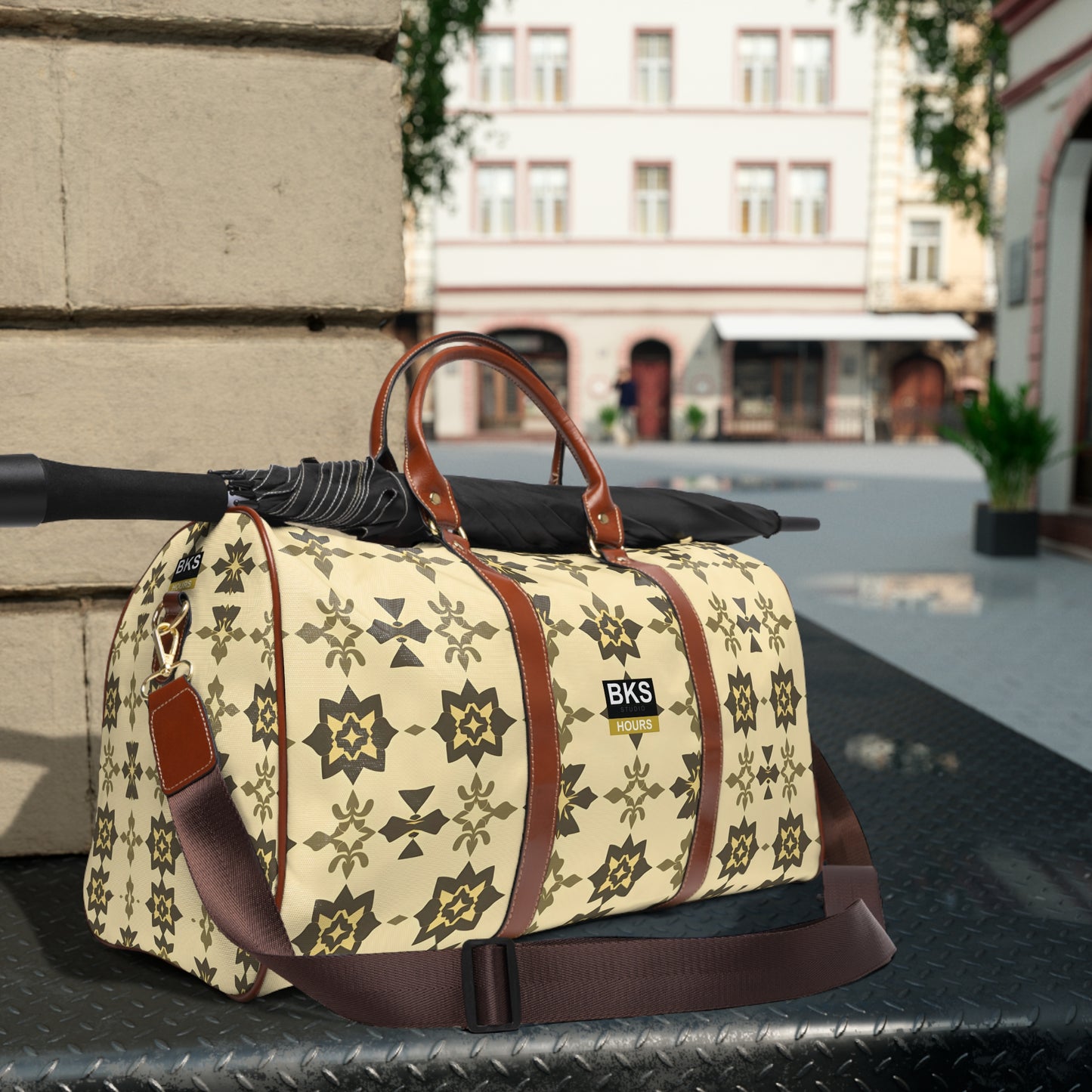 Hours Arc™ Travel Bag — lifestyle