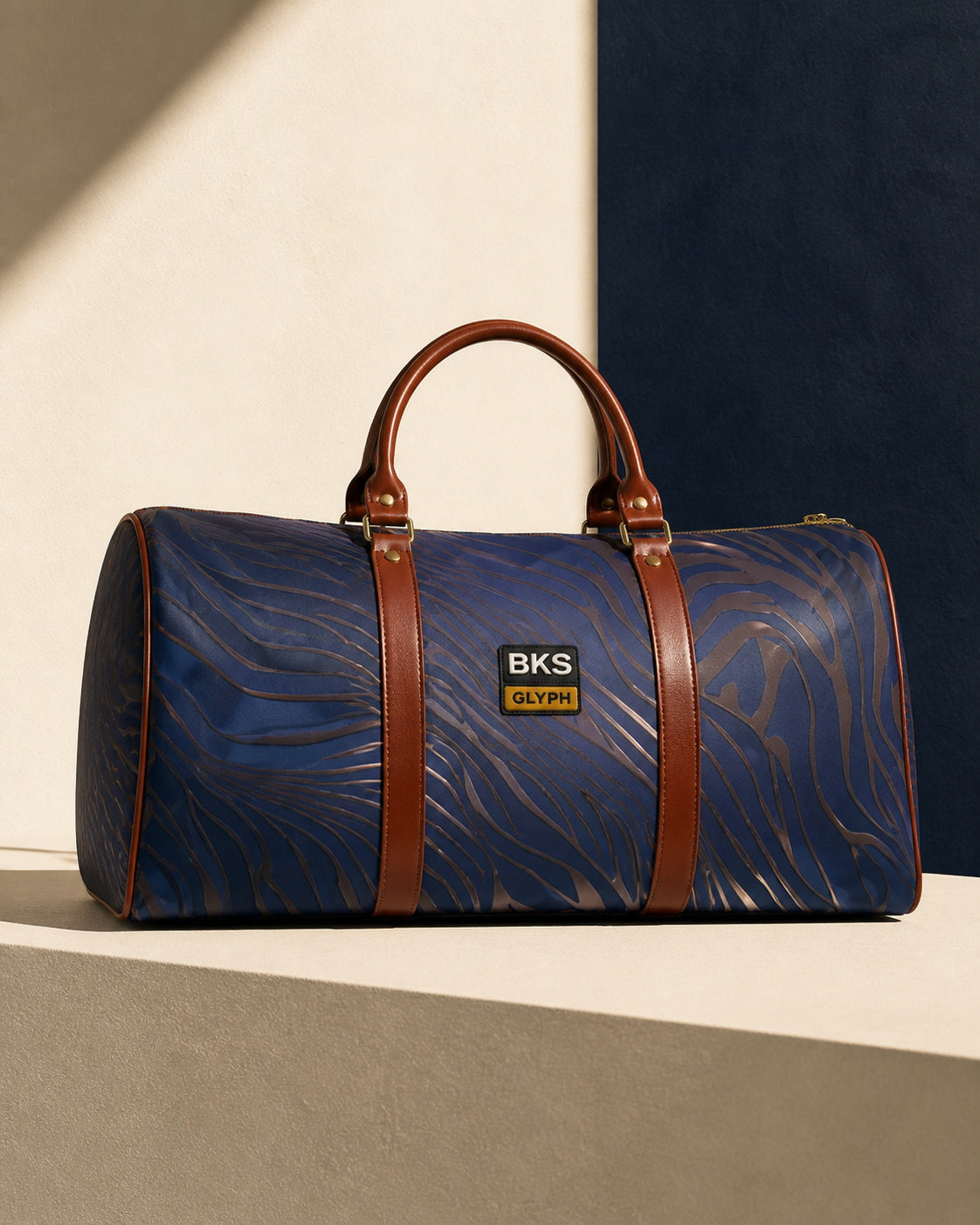 BKS Glyph Stride™ Travel Bag 04_lifestyle-clean-4x5